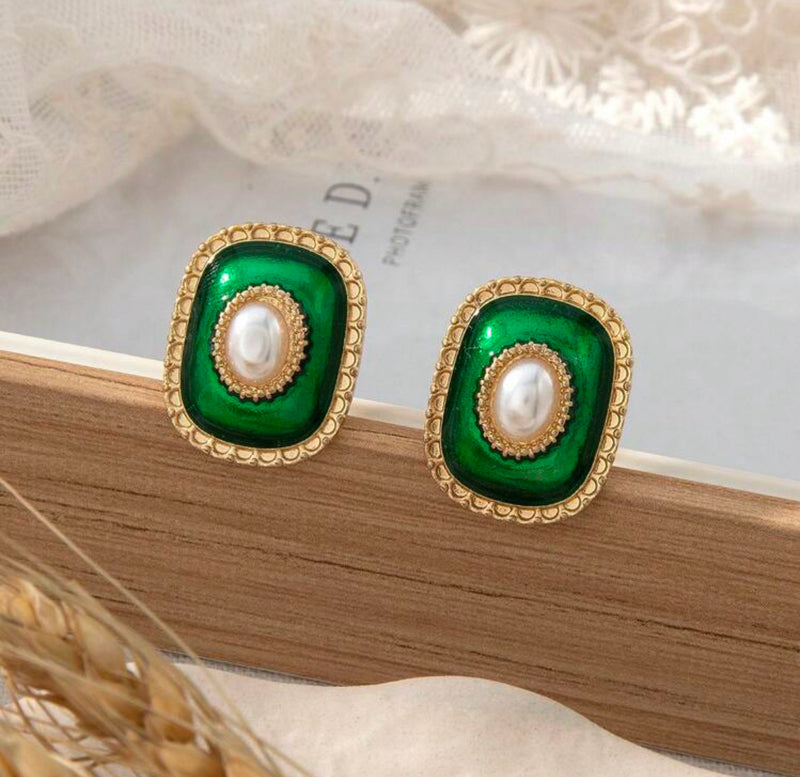 Clip on 1" gold and green square earrings with white center pearl