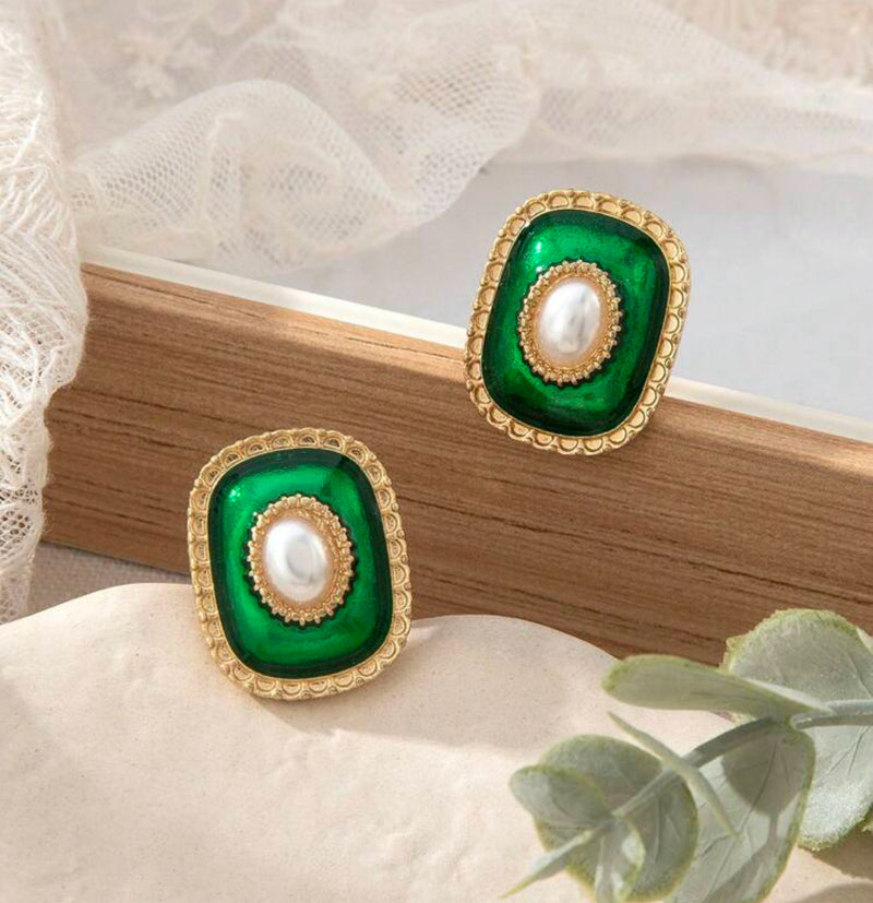 Clip on 1" gold and green square earrings with white center pearl