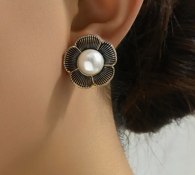 Clip on 1" gold and black flower earrings with center pearl earrings