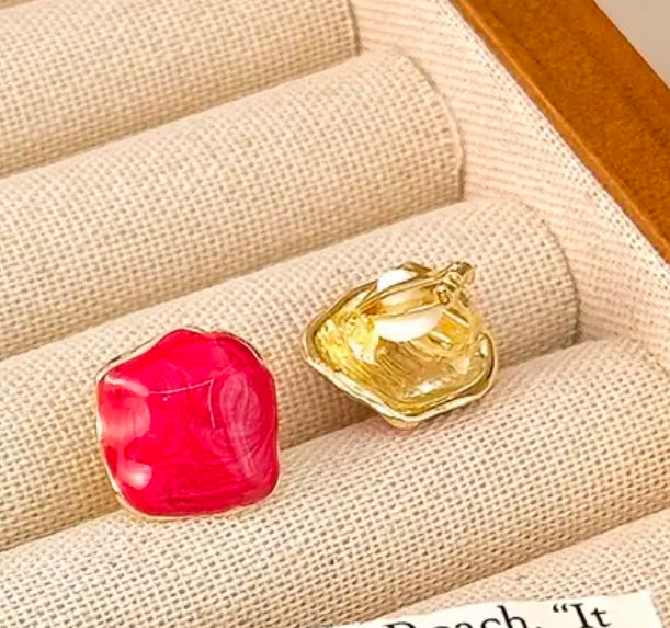 Clip on 3/4" gold and hot pink marble odd shaped button earrings