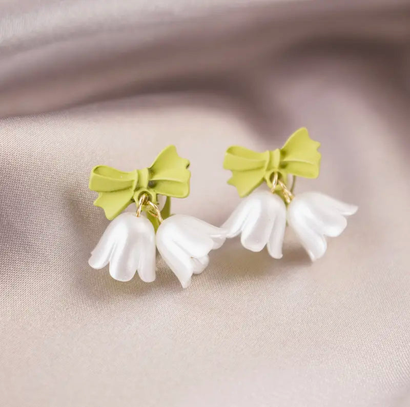 Clip on 1" gold, green bow and white flower dangle earrings