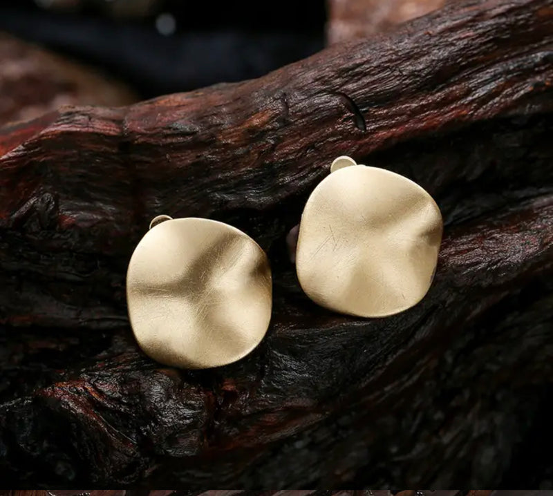 Trendy 1" wavy matte gold or silver round button style earrings