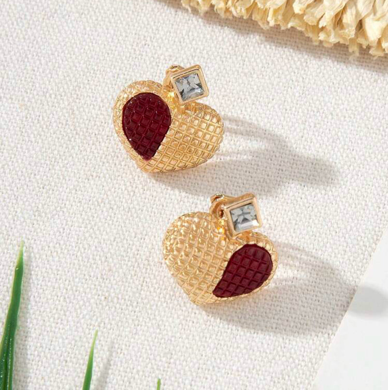 Clip on 1" gold textured heart earrings w/red half stone