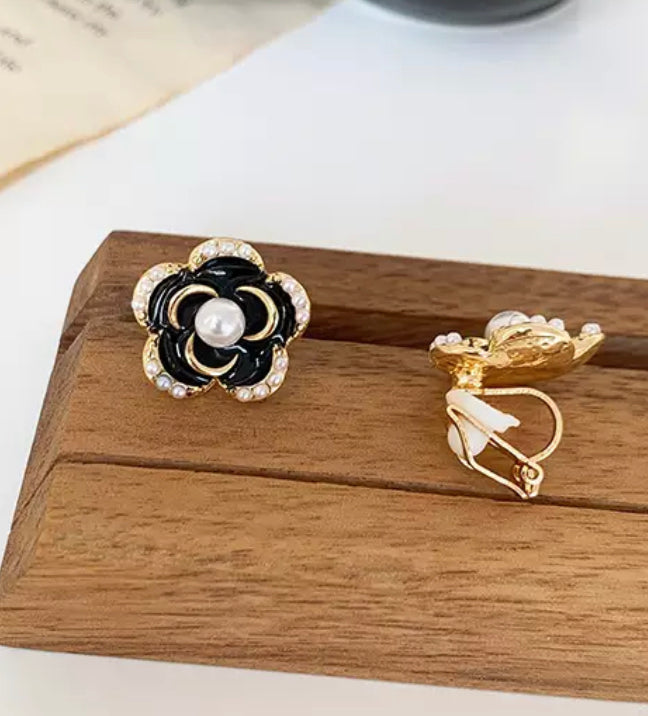 Clip on 3/4" flat or screw back clasp gold & black flower & pearl earrings