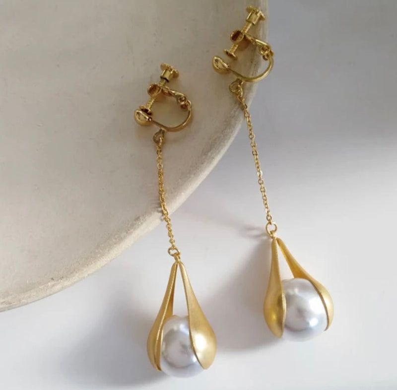 Vintage 2" pierced gray stone and ribbon pearl heart earrings