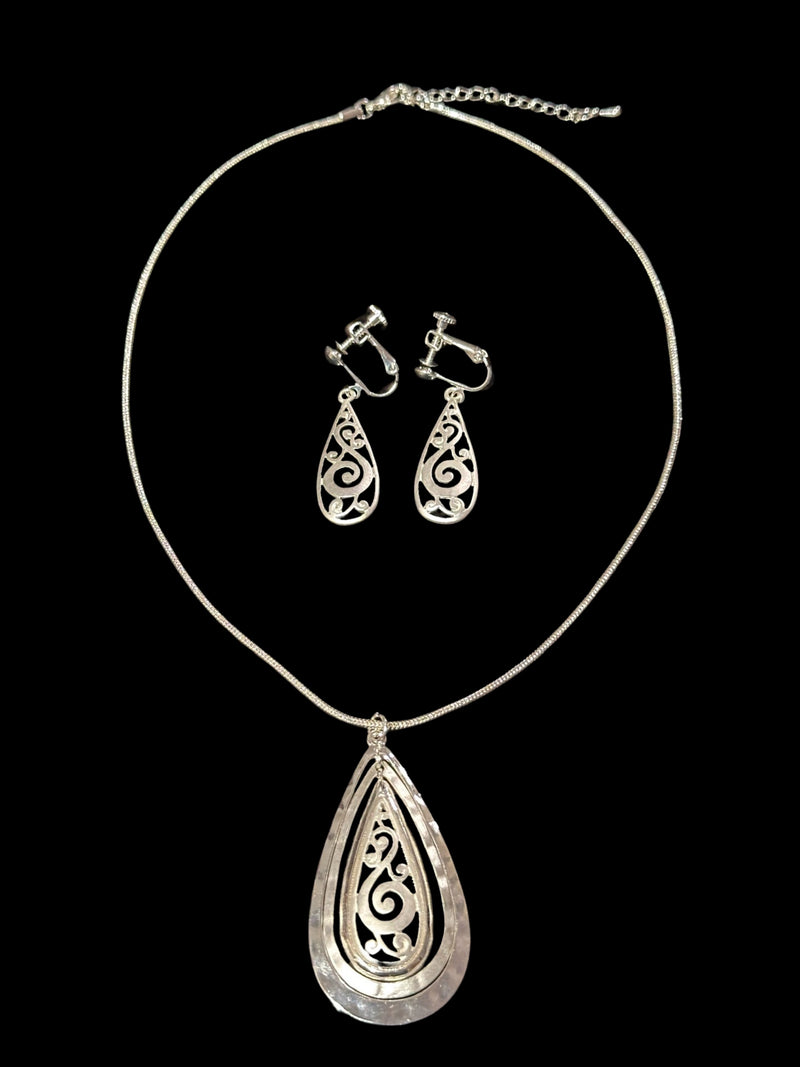 Clip on matte and shiny silver cutout flower teardrop pendant necklace set