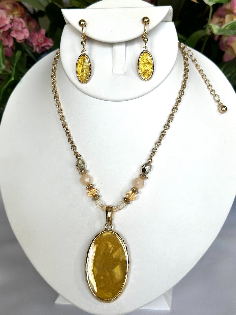 Clip on gold chain yellow bead and stone oval pendant necklace set