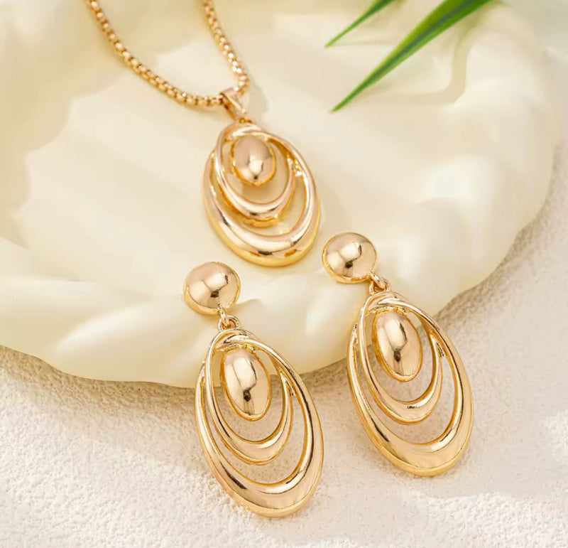 Trendy pierced gold cutout pendant necklace and earring set