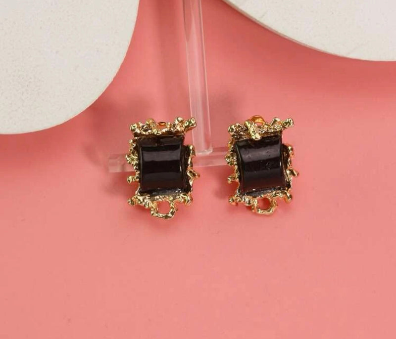Clip on 1" gold hammered edge black square stone earrings