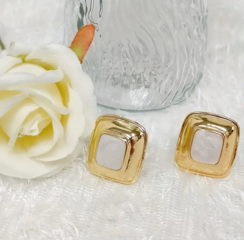 Vintage clip on 1" gold, black and white swirl button style earrings