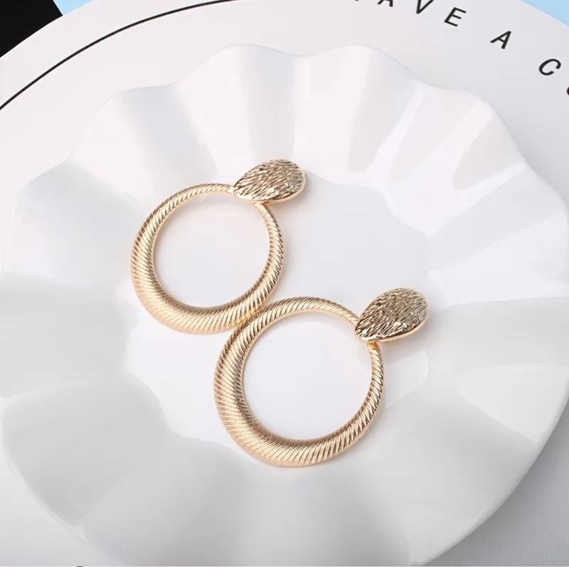 Vintage clip on 1" gold, black and white swirl button style earrings