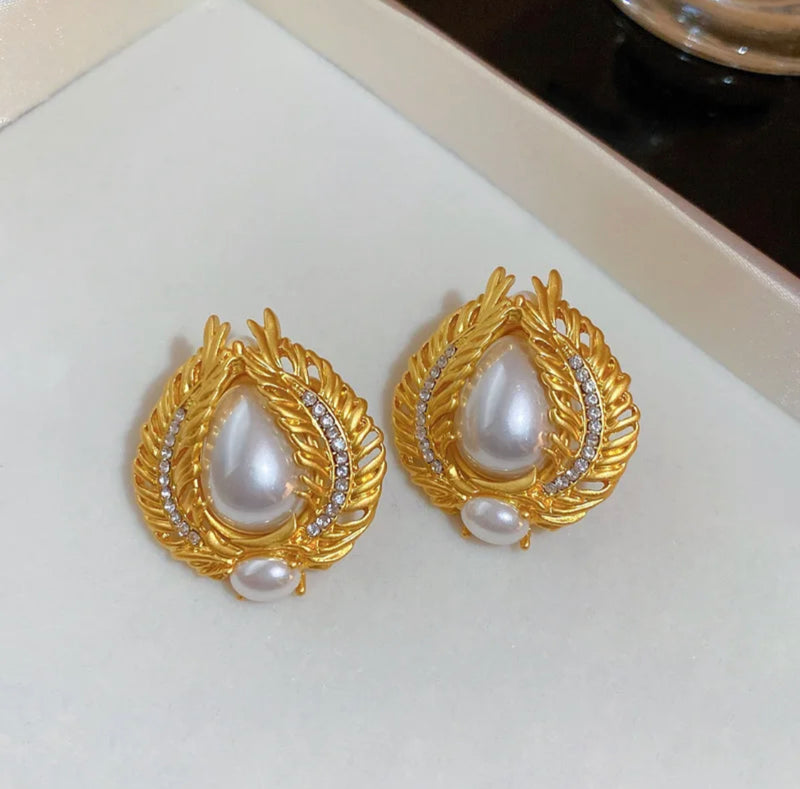 Vintage 1 1/4" clip on matte gold white pearl earrings w/leaf edges