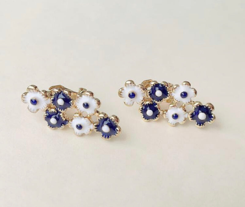 Clip on 1" gold, white and blue flower button style earrings