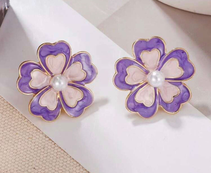 Clip on 1" gold, white and purple flower heart edge flower earrings with pearl