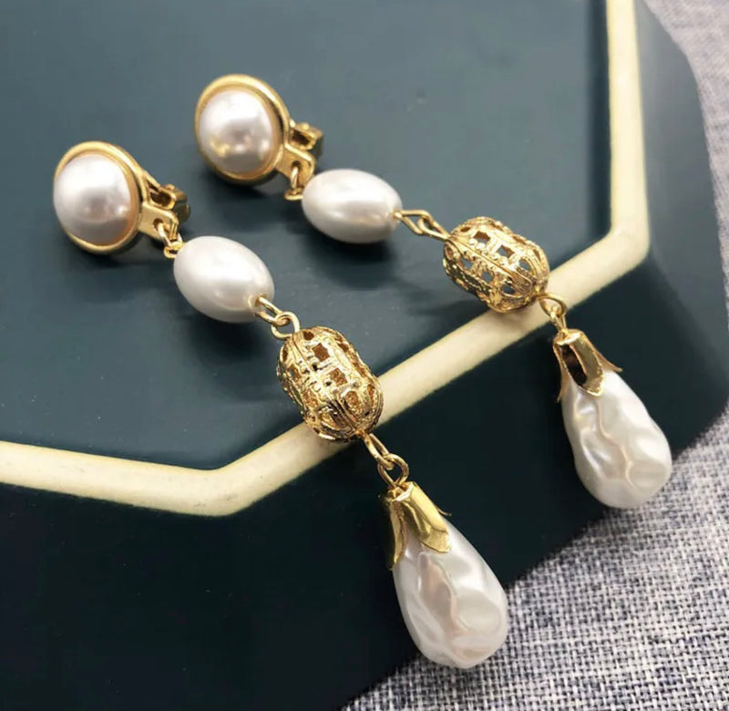 Vintage 3 3/4" clip on long gold and white dangle pearl earrings