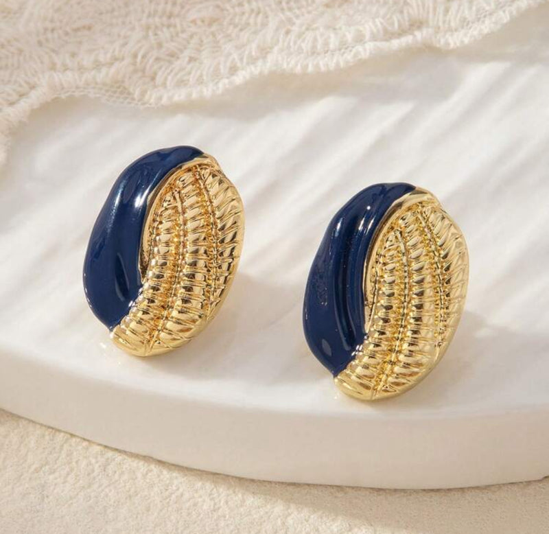 Clip on 1" gold and blue oval woven button style earrings