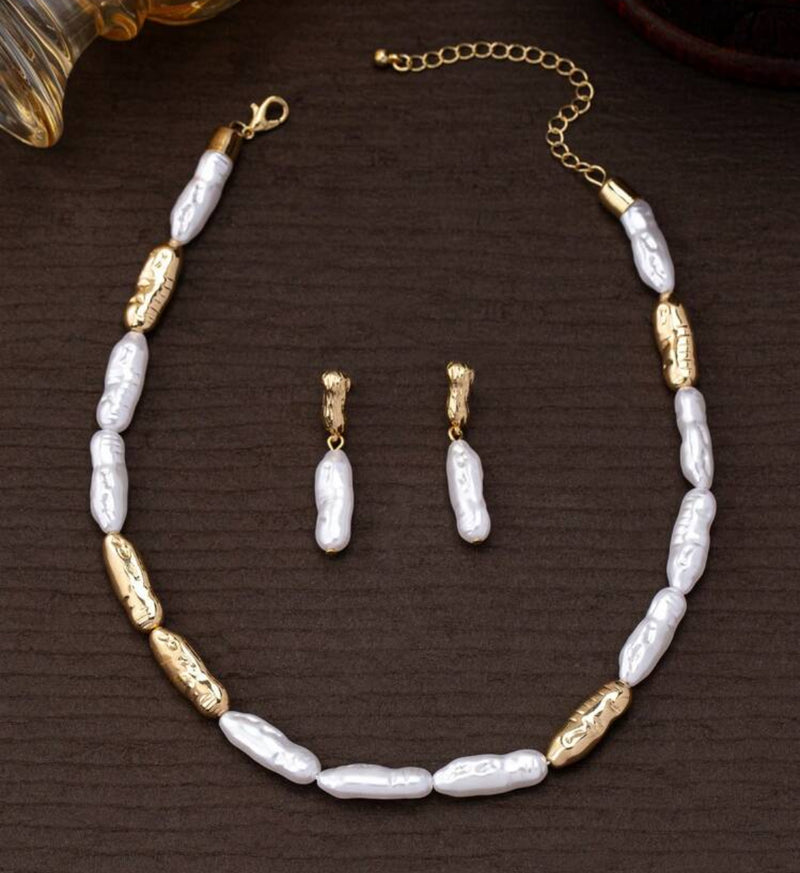 Pierced gold and white hammered pearl necklace and earring set