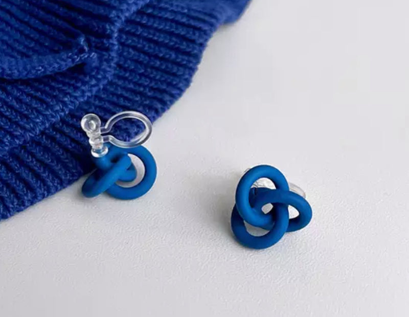 Clip on 1/2" clear comfort clasp blue knot button style earrings