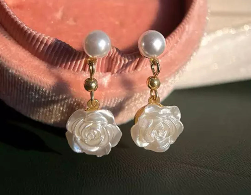 Clip on 1 1/4" gold and white pearl dangle flower earrings