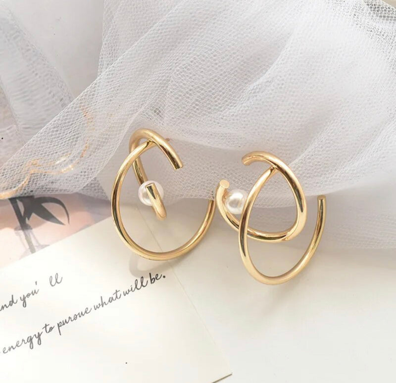 Clip on 1 1/4" gold twisted cut hoop earrings with center white pearl