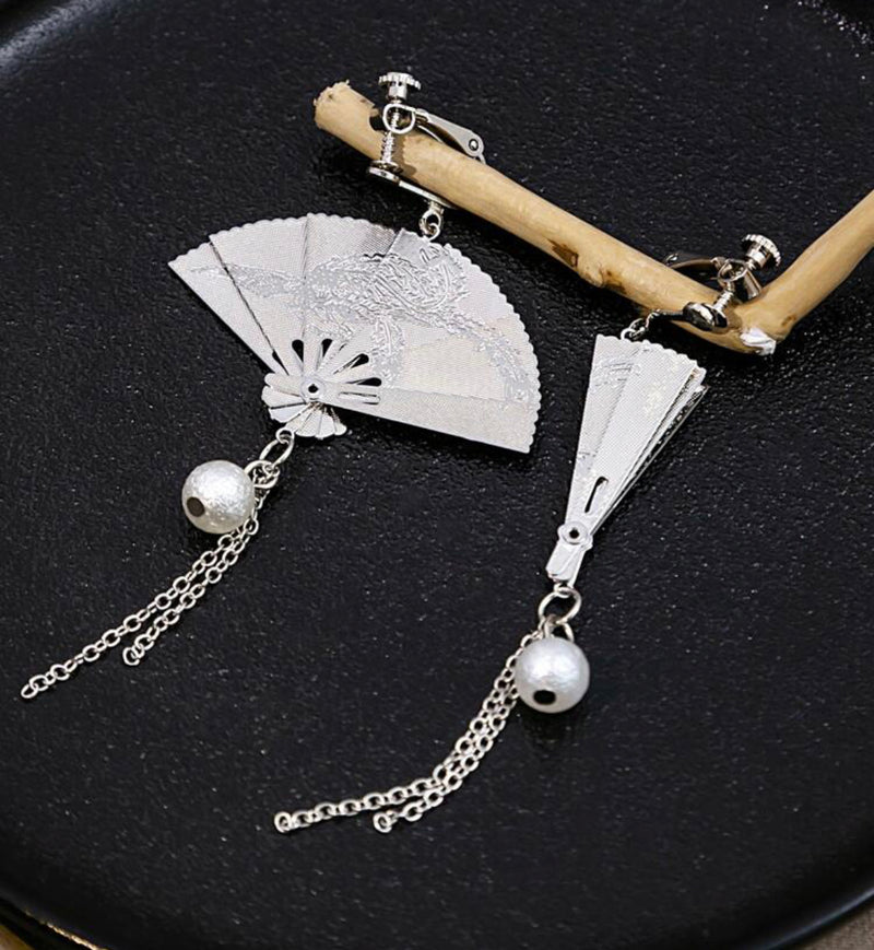 Clip on 3 1/2" silver chain adjustable fan and dangle bead earrings