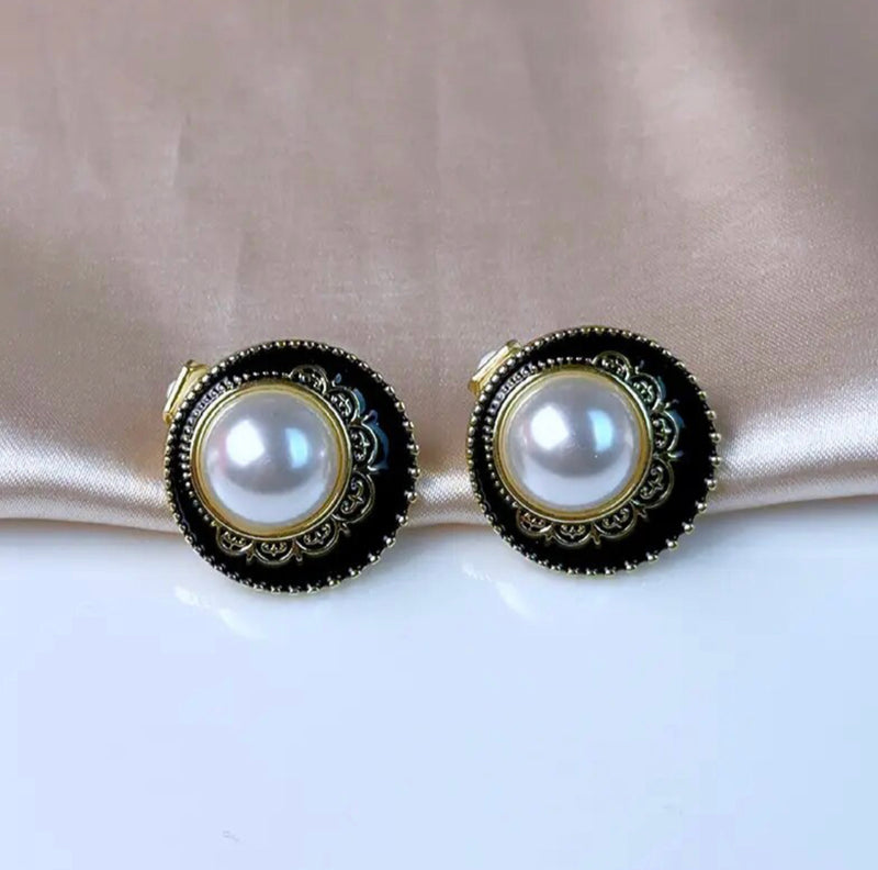 Clip on 1" gold, graduated black and white pearl button style earrings