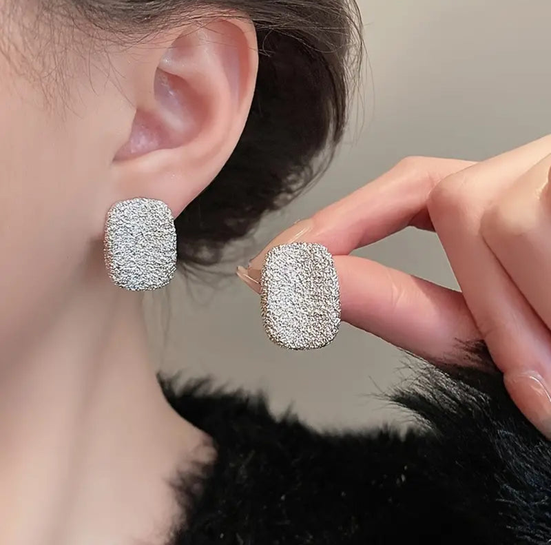 Vintage clip on 1" gold, black and white swirl button style earrings