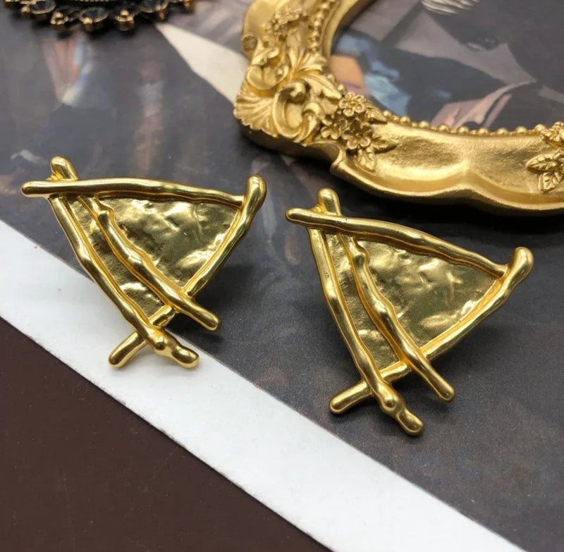 Vintage clip on 1" gold, black and white swirl button style earrings