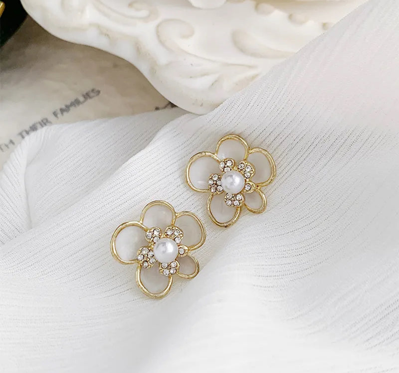 Vintage clip on 1" gold, black and white swirl button style earrings