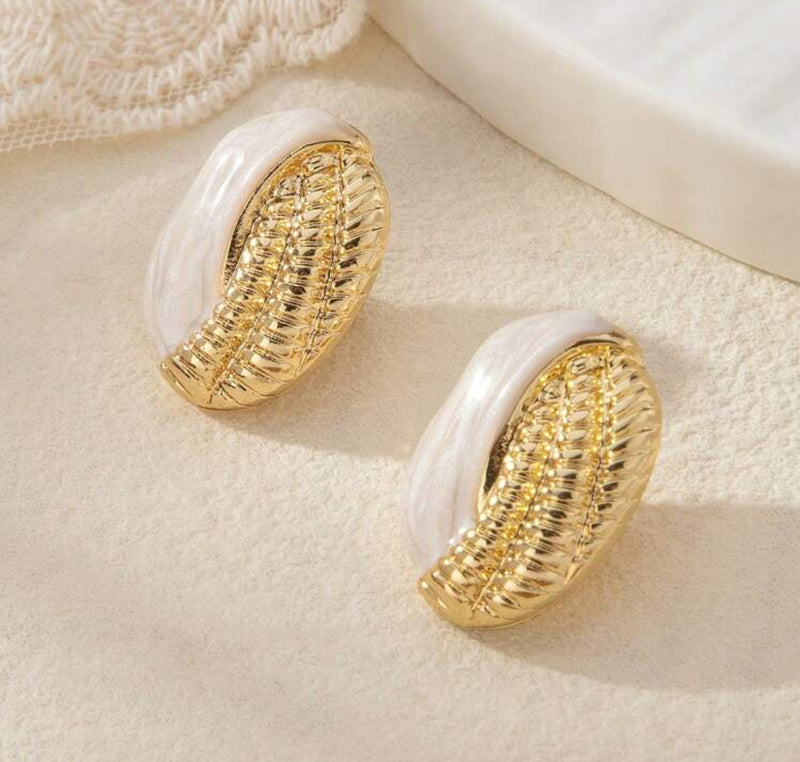 Clip on 1" gold and white oval button style earrings