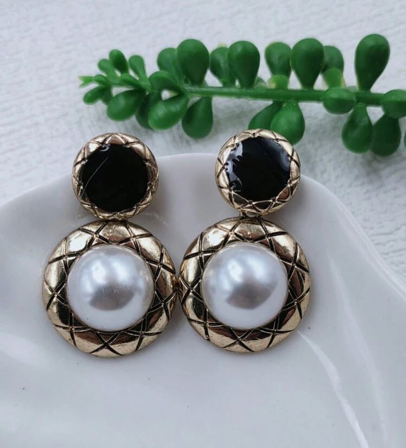 Clip on 1 1/2" gold, black and white pearl dangle earrings