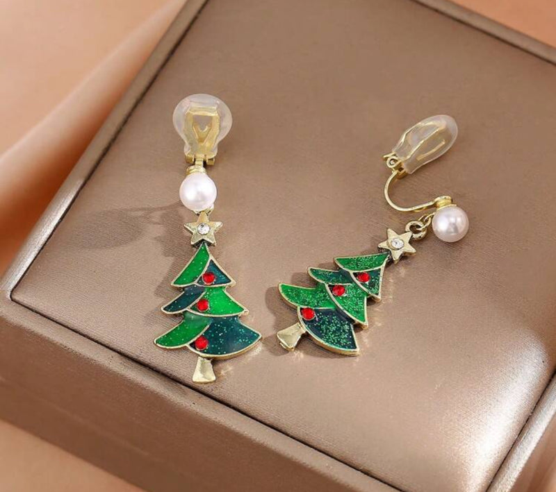 Clip on 1 3/4" gold and green multi colored Christmas Tree earrings w/pearl