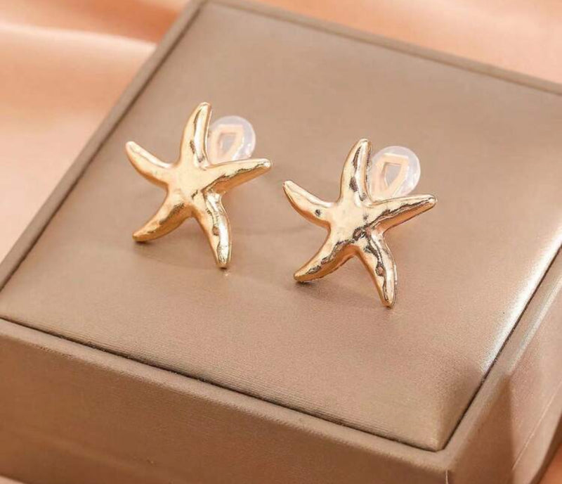 Clip on 1" gold hammered starfish button style earrings