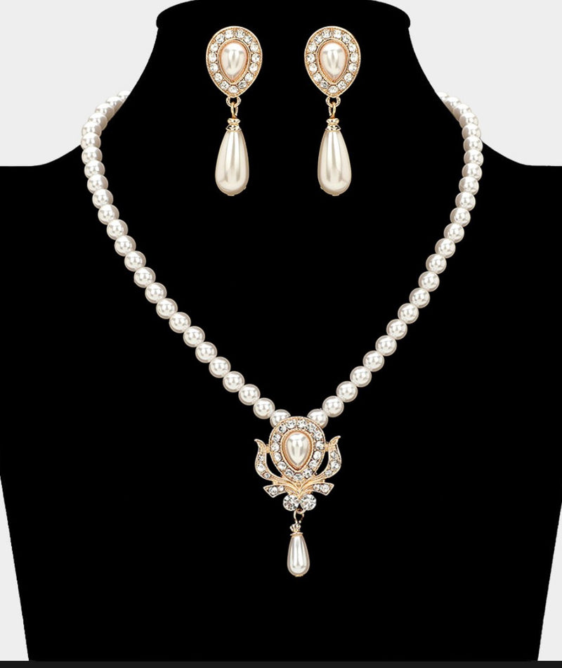 Clip on gold, pearl and clear stone dangle pearl necklace set