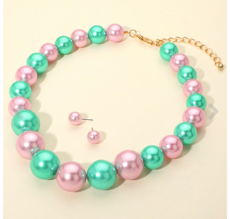 Beautiful pierced gold, pink and green large bead necklace set