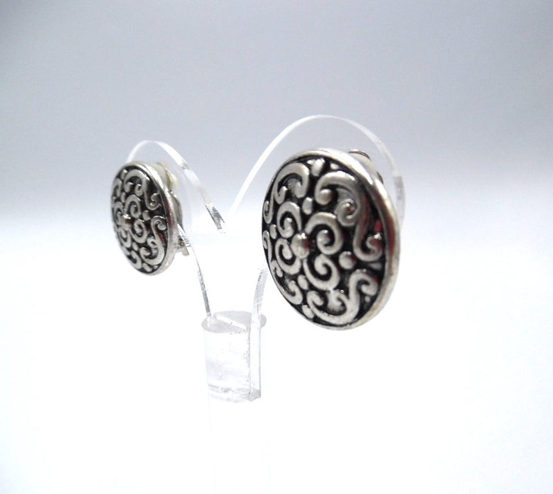 Clip on 1" silver and black printed round earrings