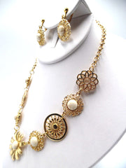 Clip on gold and white crackle stone cutout flower design necklace set