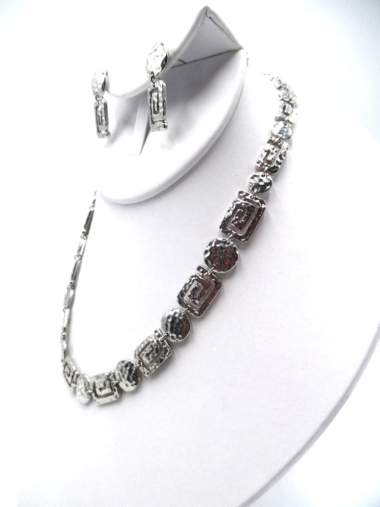 Pierced silver hammered geometric design necklace and earring