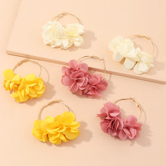 DSN Pierced gold hoop earrings with pink or white flowers