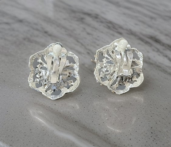 Clip on 1 1/4" silver clear stone flower earrings w/white center pearl