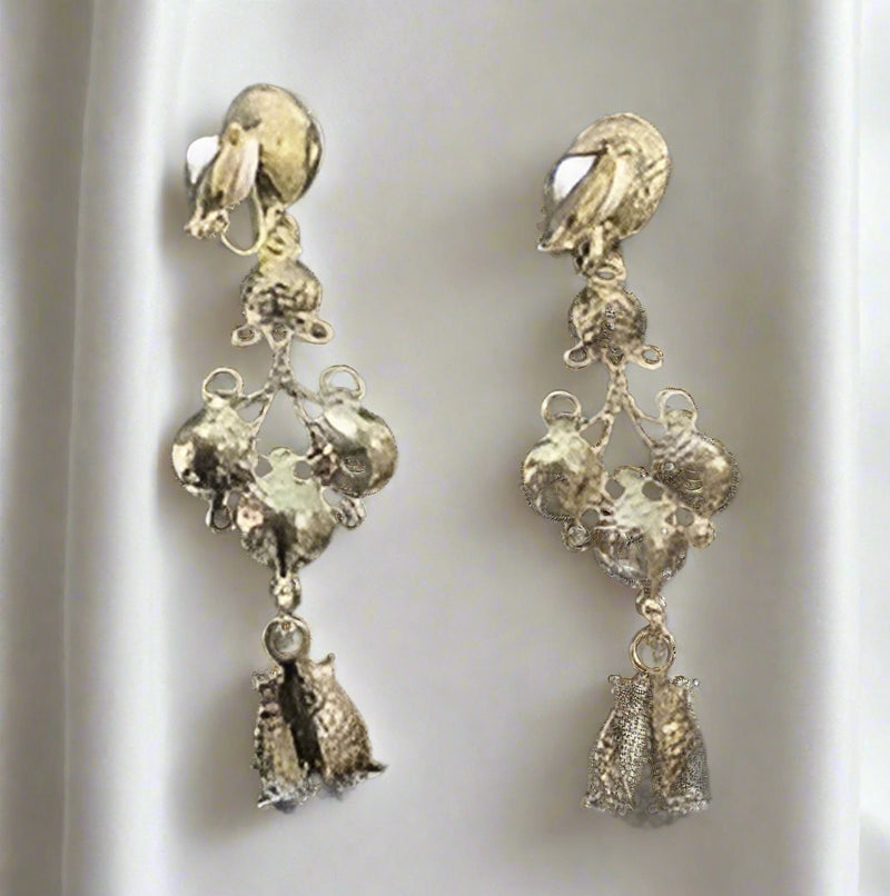 Vintage 2 3/4" clip on gold, black and white pearl dangle earrings