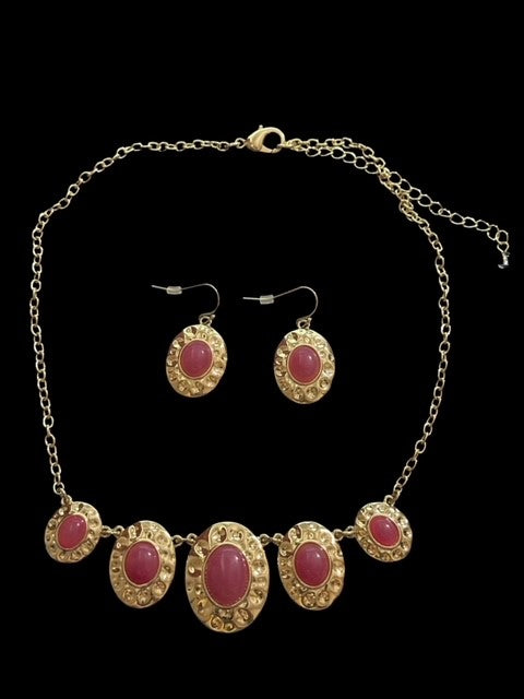 Pierced gold chain oval pink stone hammered edge necklace & earring set