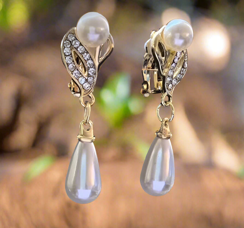 Vintage clip on gold vine, clear stone, and white pearl necklace set