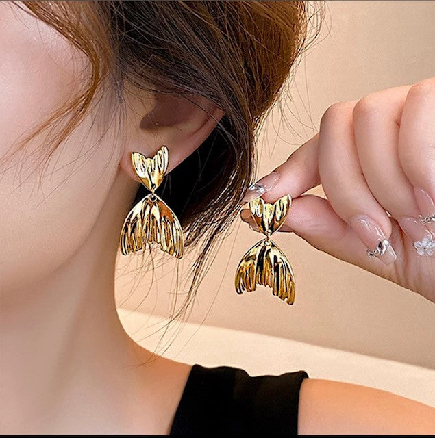 Clip on 1 1/2" shiny gold fish tail dangle earrings