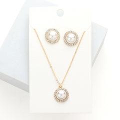 Pierced gold and cream pearl round pendant necklace set with clear stones