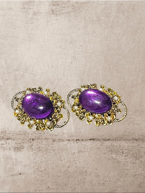 Vintage 1 1/2" clip on gold earrings w/purple stone and pearls