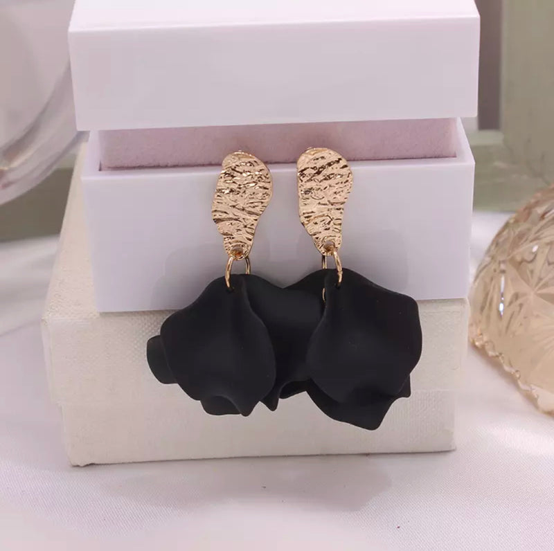 Pierced hammered gold, black petal dangle earrings