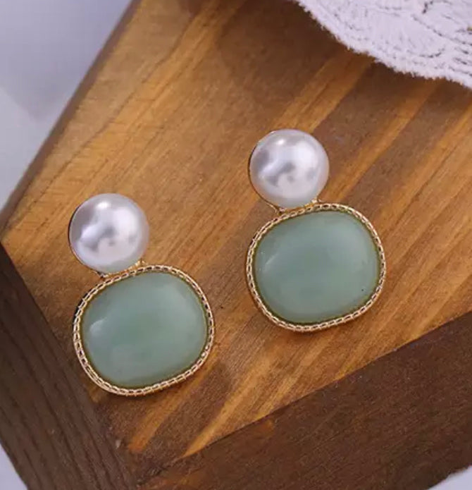 Clip on 1" gold square green stone and pearl earrings