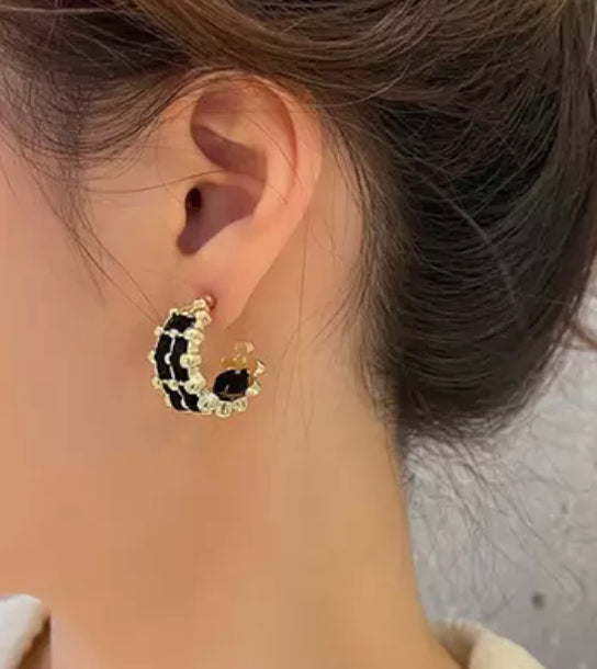 Clip on 1" gold with black or white woven style hoop earrings