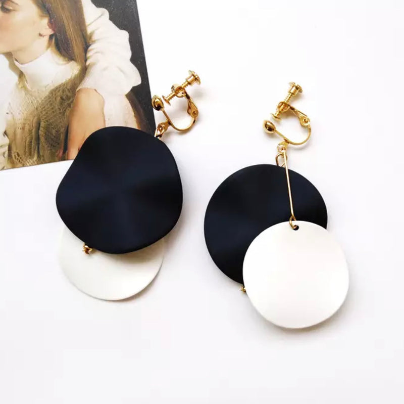 Clip on gold black and white wavy dangle circle screw back earrings
